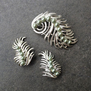 Vintage 1959 Feather Brooch & Earring Set
